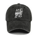 Cappello da baseball in cotone lavato con stampa 'IT IS WHAT IT IS' su tessuto nero - M(56-58cm) / Nero