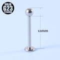 Vue détaillée du piercing en titane G23 de 12 mm avec dos plat et sommet à bille - Bille 2.5mm / Forme T (1.2*12mm)