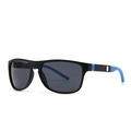 Gafas de sol TR negras clásicas con terminales azules antideslizantes sobre blanco - C6 Montura Negra Patilla Azul
