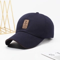 Casquette de baseball bleu marine en coton avec écusson en cuir marron et visière - Réglable / Bleu Marine
