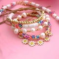 Handgefertigtes Boho-Armband-Set mit Perlen, Gänseblümchen-Anhänger und bunten Perlen - Mehrschichtiges Stapelbares Set (TZS230011)