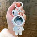 Simpatico portachiavi a forma di orso astronauta bianco con piccolo campanello - Astronauta Luminoso - Orso Argentato