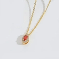 Collier doré avec pendentif en pierre rouge marquise entouré de petits brillants - Orange
