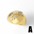 Bague marguerite plaquée or avec zircons blancs sertis pavé sur fond blanc - Style A-Grappe De Zircone Épaisse