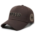 Dunkelbraune Baseballkappe mit NY&ED-Stickerei und Goldrand im modischen Retro-Stil - Verstellbar / Grau