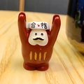 Cute Japanese lucky cat figurine holding a success sign for desktop decoration - Daruma Style