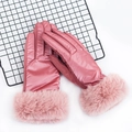 Eleganti guanti touch rosa con polsini in pelliccia sintetica e fodera termica - Taglia unica / Rosa