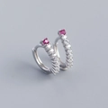 Boucles d'oreilles en argent S925 avec rubis rouge rond et pavé de zircons blancs - Une Paire / Or Blanc
