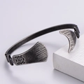 Bracciale rigido irregolare in lega d'argento vintage con incisione di maschera totem - Argento Antico