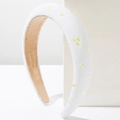 Diadema ancha elegante con perlas blancas y detalles de estrellas irisadas en base blanca - Perla Artificial Amarilla