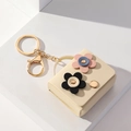 Llavero mini monedero de girasol en cuero beige con anilla dorada y cierre de mosquetón - Blanco Roto