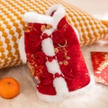 Gilet festivo rosso per gatti stile Tang con motivi dorati e bordo in finta pelliccia - XS (Consigliato 0.5-1.5kg) / Rosso Dero