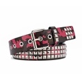 Cinturón punk de camuflaje rosa con tres filas de tachuelas de pirámide plateadas y hebilla - 110cm / Camuflaje Rojo