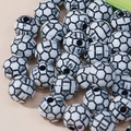 Makroaufnahme von schwarz-weißen Acryl-Fußballperlen mit Vorbohrung für DIY-Schmuckherstellung - Fußball-Stil (10mm-Weiß mit schwarzen Linien) / 50 Stk./Packung