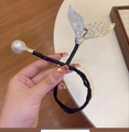 Curleur à cheveux élégant avec bande torsadée noire, perle et feuille en strass - Queue de Poisson Or