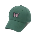 Detalle de la gorra verde oscuro con bordado de mariposa rosa en sarga de algodón - M (56-58cm) / Verde