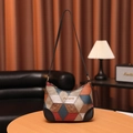 Vintage retro hobo schoudertas met kleurrijk geometrisch ruitpatroon en zwarte riem - Zwart Color Block