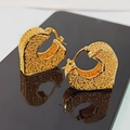Orecchini a cuore in filigrana dorata con design vintage traforato su base riflettente - Oro
