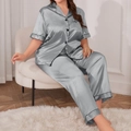 Silbergraues Eisseide-Pyjama-Set mit kurzärmeligem Oberteil und Satin-Hose - 3XL / Grau