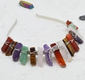 Détail d'un serre-tête bohème avec cristaux naturels et pendentif lune sur dentelle - Couleurs Mixtes Correspondance Aléatoire