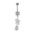 Détail macro du piercing de nombril en argent avec zircons ronds et en forme d'étoile - Étoile et Goutte / Argent