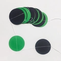 Schwarze und grüne runde Papiergirlande für Partys und dekorative Wandgestaltung - Papagei Grün+Schwarz