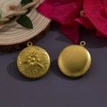 Médaillon photo vintage en cuivre doré avec relief floral et dos lisse - N°18 Médaillon Rond à Lianes Fleuries (20*23mm)