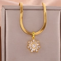 Collana a catena serpente dorata con ciondolo a girasole scintillante e zirconi bianchi - Ciondolo a Girasole Oro Catena a Ossa di Serpente (XL3177)