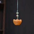 Thuja-Holz-Anhänger in Barrenform für Handy oder Tasche mit grüner Kordel und Emaille - Goldbarren