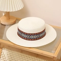 Detalle de sombrero de paja bohemio de copa plana con cinta étnica de colores - M (56-58cm) / Blanco Leche