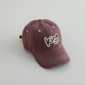 Detailed view of the washed burgundy baseball cap with contrast stitching and kpg embroidery - Letter KING / Burgundy