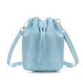 Sac seau bleu clair en similicuir avec cordon de serrage et finitions dorées - Bleu