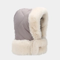 Gorro de invierno tipo aviador gris con piel sintética blanca, orejeras y tela acolchada - Talla única / Gris claro