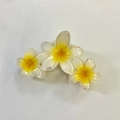 Pinza para el pelo tropical frangipani con tres flores de plumeria blancas - Pinza Para El Cabello De Frangipani De Una Pieza Color Blanco (núcleo Amarillo) [aprox. 11 Cm]