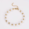 Detail of pearl bracelet with gold metallic beads, extension chain and lobster clasp - Gold Color Bracelet (8mm)