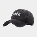 Dettaglio del ricamo a tema pesca PAPA sul cappello da baseball in cotone lavato - Regolabile / Nero