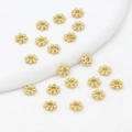 Détails macro des perles d'espacement flocon en or 18K pour la création de bijoux DIY - 4mm / Couleur Or 14K
