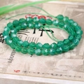 Makroaufnahme von facettierten grünen Achatperlen für DIY-Schmuck und Kristallarmbänder - 8mm / Grün