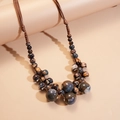 Vista macro della corda intrecciata e perle di ceramica di questa collana vintage - Collana-Blu Scuro