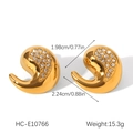 Vue détaillée de boucles d'oreilles larmes dorées avec zircon montrant taille et poids - Puces d'oreilles larme (HC-E10766)