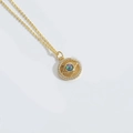 Collar retro dorado con colgante de ojo de diablo y brillantes circonitas blancas - Ojo del Diablo de Circonita Blanca