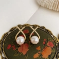 Pendientes de perlas doradas con circonitas en forma de X en soporte floral retro - 18# Perla Poste de Plata