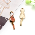Schattige oranje witte emaille kat hanger met beweegbare staart voor DIY sieraden - 10x34mm / Bruine Rug Kat