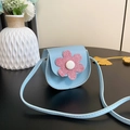 Bolso bandolera azul claro para niña con flor rosa brillante y correa de cuero - Azul