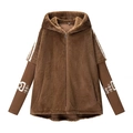 Giacca da donna in ecopelliccia marrone con cappuccio e maniche in maglia a coste - S / Marrone Scuro