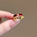 Macro de anillo de bambú dorado con esmalte rojo y patrones de monedas huecas - Estilo ajustable abierto / Rojo (Bañado en Oro de 18K)