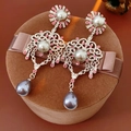 Dettaglio di orecchini vintage con diamanti rosa e perle grigie su scatola di velluto - Stile Perla Svuotata Vintage / Argento (Perno per orecchini in argento sterling 925)