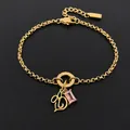 14K vergulde roestvrijstalen armband met letter B hanger en roze kristallen hanger - Letter A / Goud