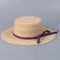 Détail du chapeau canotier en raphia avec un nœud violet montrant le tissage fin - M(56-58cm) / Violet