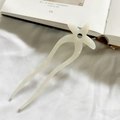 Elegant white five-petal flower U-shaped hairpin in polished resin for women's updos - Mermaid White
